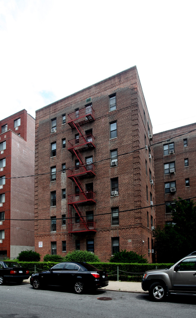 9906 67th Rd in Forest Hills, NY - Building Photo - Building Photo