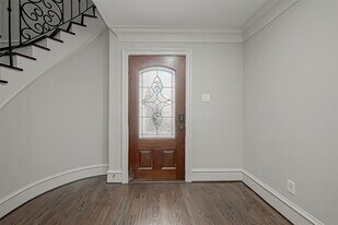 5226 Kiam St in Houston, TX - Building Photo