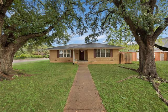 2835 W Colorado Blvd in Dallas, TX - Building Photo - Building Photo