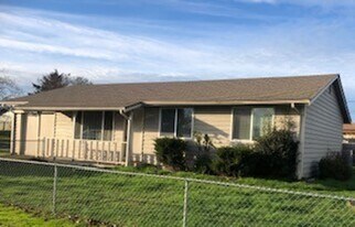 206 E H St in Shelton, WA - Building Photo