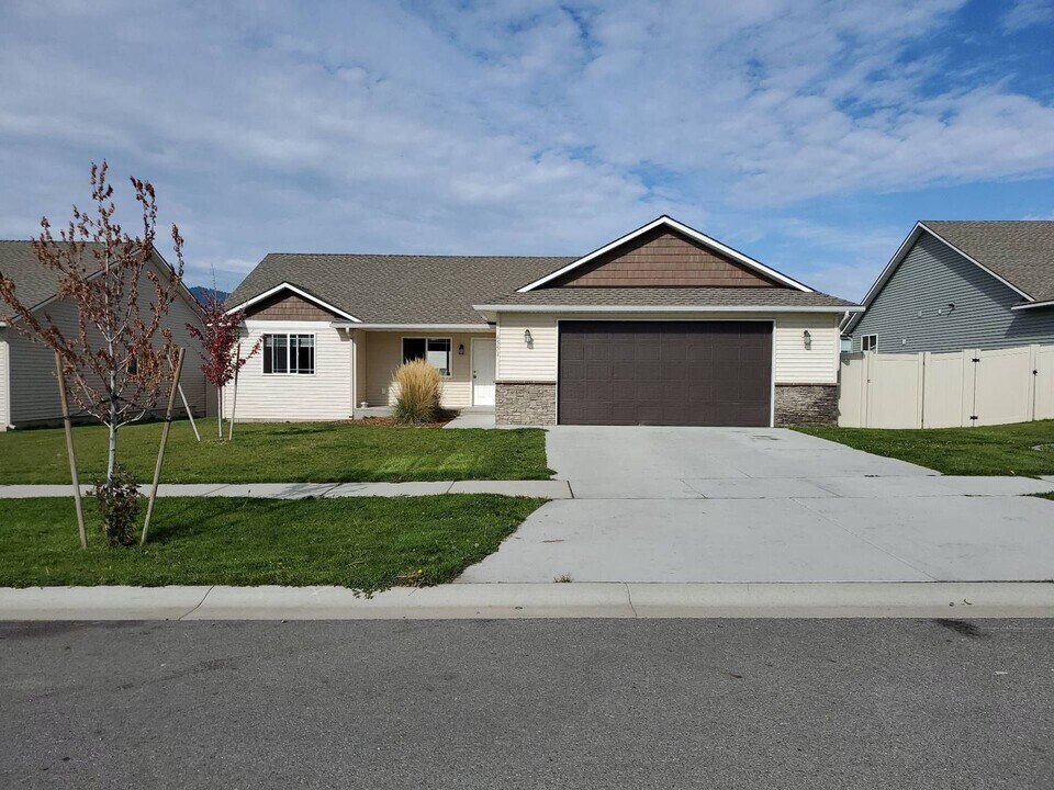 6551 W Covenant St in Rathdrum, ID - Building Photo