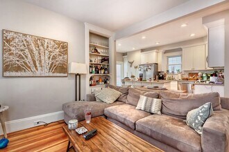 10 Ticknor St, Unit 2 in Boston, MA - Foto de edificio - Building Photo