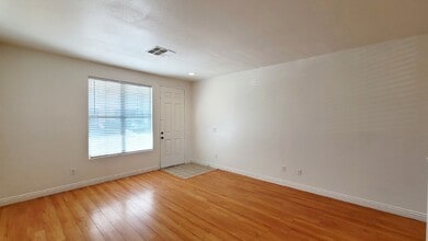4262 S Sugar Dr in Las Vegas, NV - Building Photo - Building Photo
