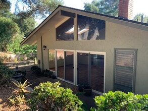 30 Saint Francis Way in Santa Barbara, CA - Foto de edificio - Building Photo
