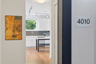 1900 Barton Springs Rd, Unit 4010 in Austin, TX - Foto de edificio - Building Photo