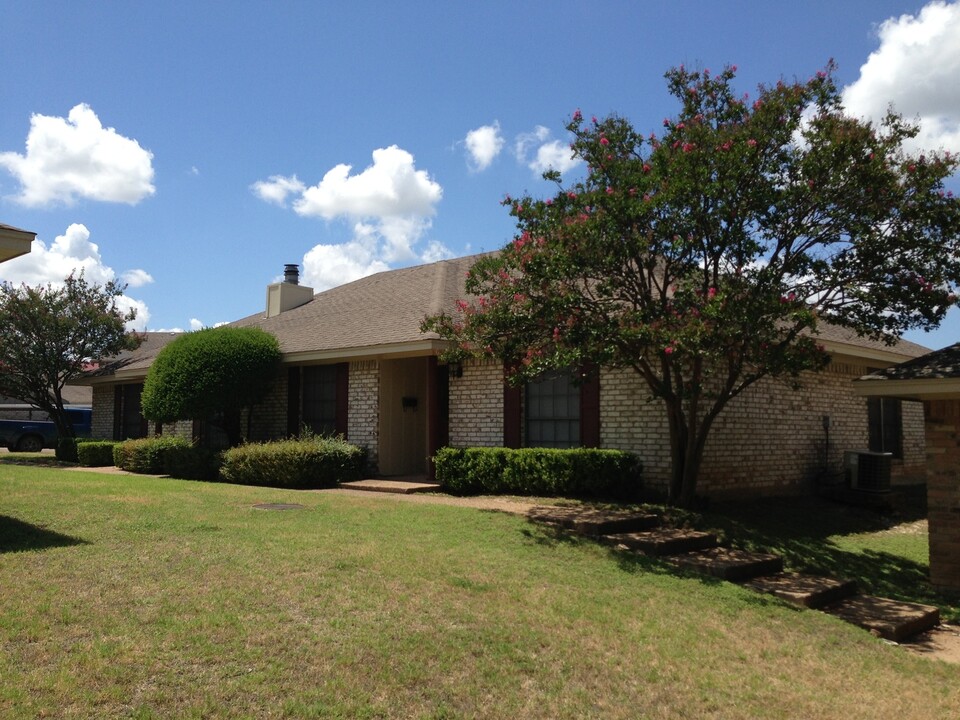 6808 Old Briarstown Dr in Waco, TX - Building Photo