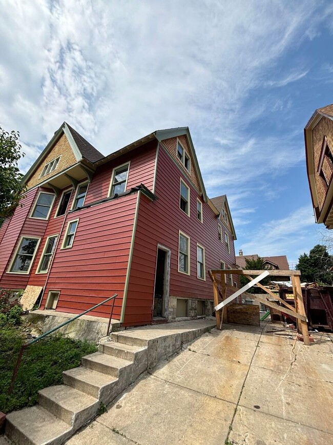 2902-2904-2904 W State St in Milwaukee, WI - Building Photo - Building Photo