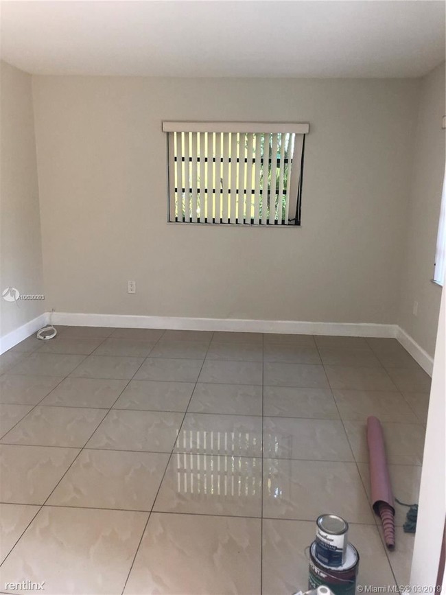 323 Menores Ave-Unit -# B in Coral Gables, FL - Building Photo - Building Photo