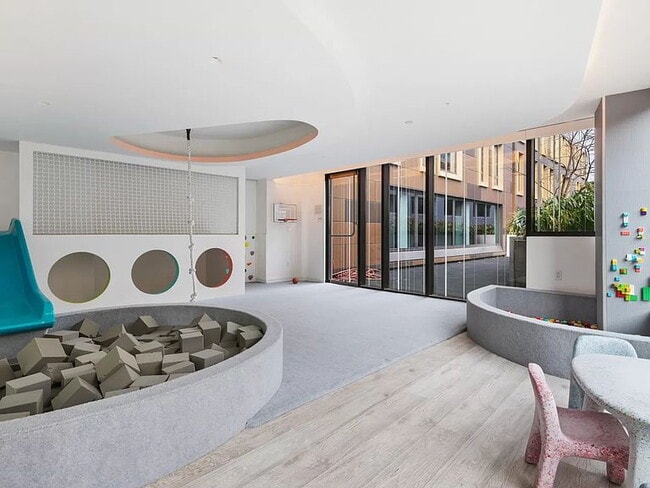 130 Furman St in Brooklyn, NY - Building Photo - Building Photo