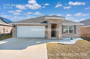 4735 Airmen Dr in Crestview, FL - Building Photo