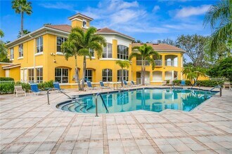 5080 Fairways Cir, Unit G103 in Vero Beach, FL - Foto de edificio - Building Photo