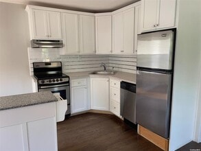 9 Oyster Bay Road in Locust Valley, NY - Building Photo - Building Photo