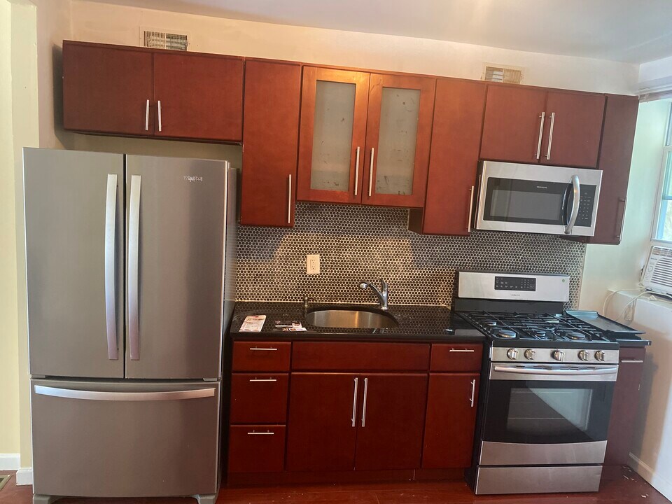 5629 Malcolm St in Philadelphia, PA - Building Photo