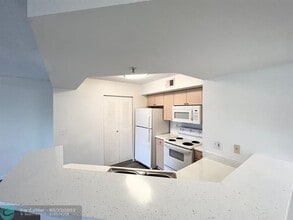 3738 NW Mediterranean Ln in Jensen Beach, FL - Building Photo - Building Photo