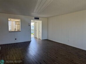 7301 NW 18th St in Margate, FL - Building Photo - Building Photo