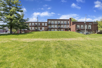 Creekside Apartments in Olivet, MI - Foto de edificio - Building Photo