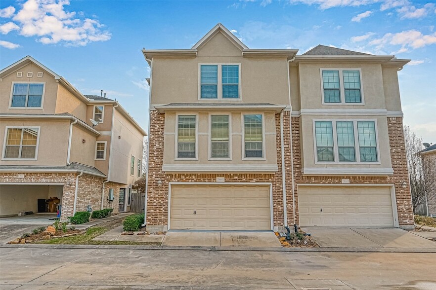 7816 Stoneyway Dr, Unit 3058 in Houston, TX - Building Photo