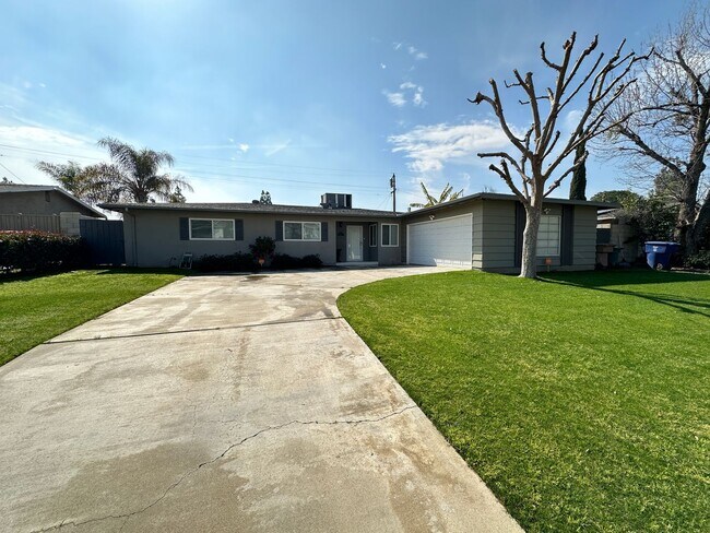 3219 Harvard Dr in Bakersfield, CA - Building Photo - Building Photo