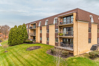 Mill Orchard in Naperville, IL - Foto de edificio - Building Photo