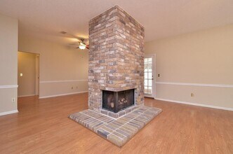 7807 Maple Brook Ln in Houston, TX - Building Photo - Building Photo