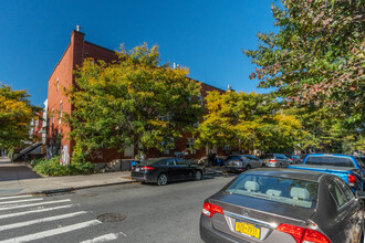 327 Avenue Ave in Brooklyn, NY - Foto de edificio - Building Photo