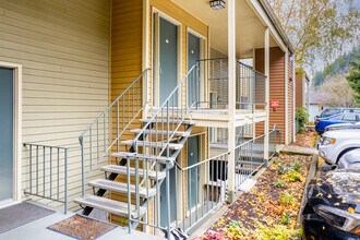 Ivy 8 Condominiums in Portland, OR - Building Photo - Building Photo