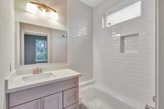 21 Latham, Unit D in Houston, TX - Foto de edificio - Building Photo