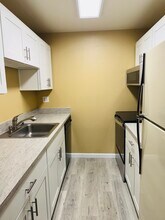 1614 Summit Ave, Unit S #105 in Seattle, WA - Building Photo - Building Photo