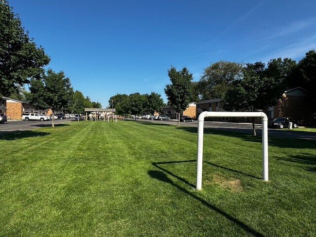 475 W Mae Rose Ave in Holland, MI - Building Photo - Building Photo