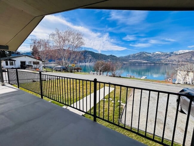 250 S Harris Ave in Manson, WA - Building Photo - Building Photo