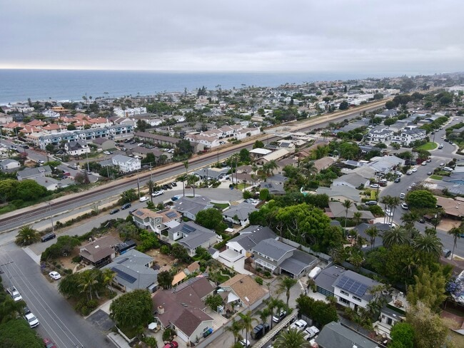 452 Chinquapin Ave in Carlsbad, CA - Building Photo - Building Photo
