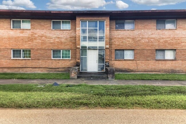 8001 E Loop