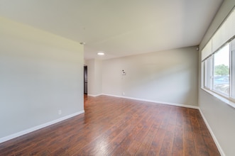 10768 Tropic Dr in St. Ann, MO - Foto de edificio - Building Photo