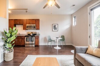 1016 18th Ave S in Nashville, TN - Building Photo - Building Photo