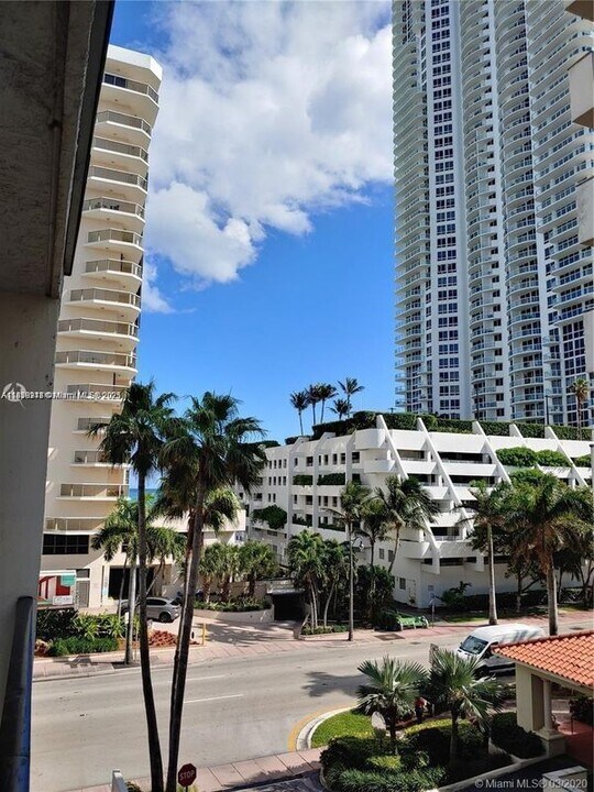 6424 Collins Ave in Miami Beach, FL - Building Photo