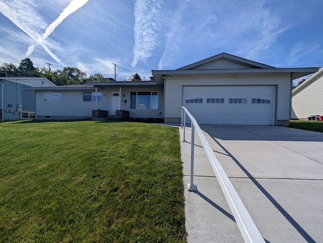 2236 SW Ladow Ave in Pendleton, OR - Building Photo - Building Photo