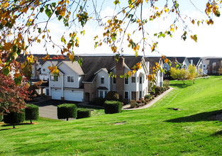 The Mansions at Hockanum Crossing in Vernon Rockville, CT - Foto de edificio - Building Photo