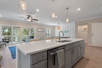 6635 Carlinga Dr in Pensacola, FL - Building Photo - Building Photo