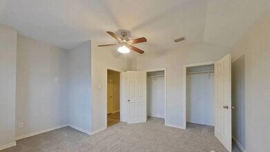 808 Wolf Trail in Desoto, TX - Building Photo - Building Photo