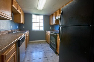 6952 Yorktown Dr-Unit -6952 in New Orleans, LA - Foto de edificio - Building Photo