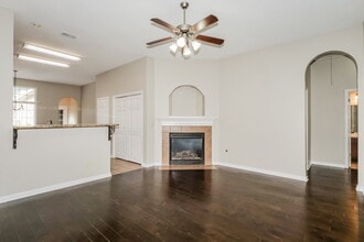 1547 Wynne Grove Rd in Cordova, TN - Foto de edificio - Building Photo