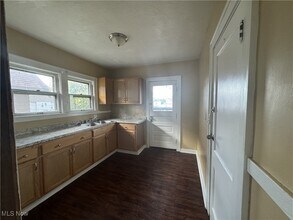 11805 Iowa Ave in Cleveland, OH - Building Photo - Building Photo
