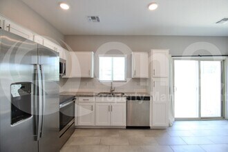 2234 W El Caro Dr in Phoenix, AZ - Building Photo - Building Photo