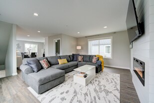 4716 Grove St in Marysville, WA - Building Photo