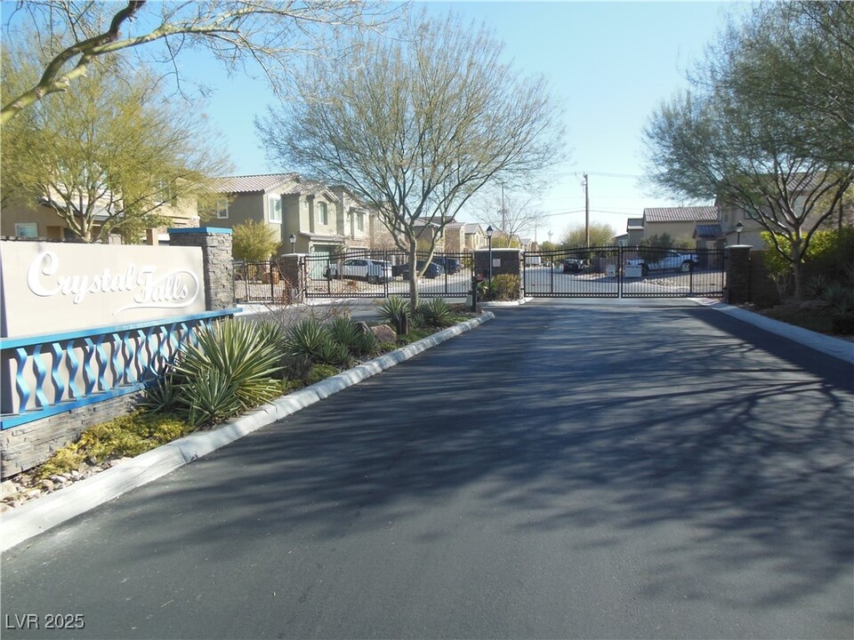 5452 Jade Crystal Ave in Las Vegas, NV - Building Photo