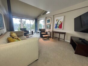 221 N Bay Ln in Port Ludlow, WA - Building Photo - Building Photo