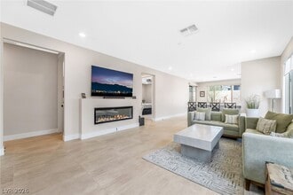 57 Lk Blf Ct in Henderson, NV - Building Photo - Building Photo