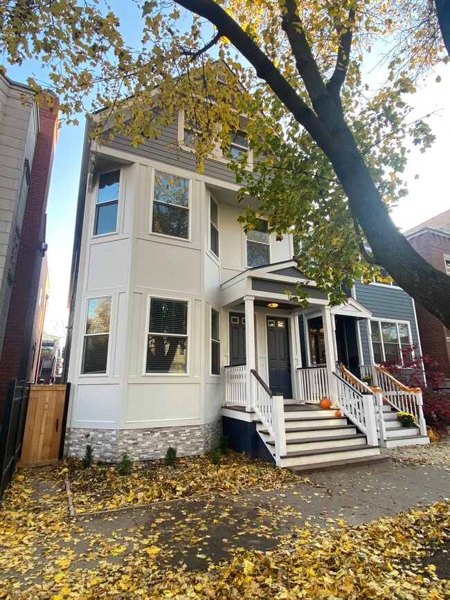 1841 W School St, Unit 1 in Chicago, IL - Building Photo - Building Photo
