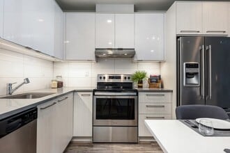 Le Saint-Laurent Apartments in Brossard, QC - Building Photo - Building Photo