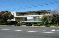 500 Peninsula Ave in Burlingame, CA - Foto de edificio - Building Photo